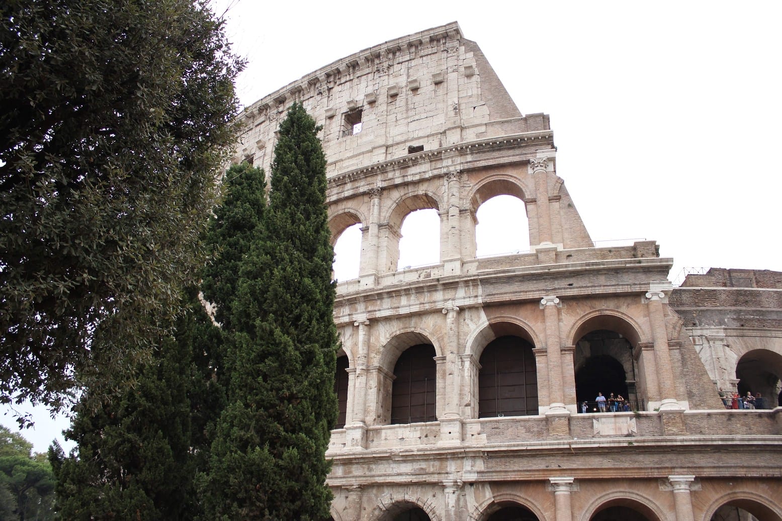 omnia card vs roma pass Header colosseum