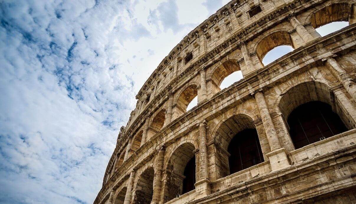 Colosseum height in feet