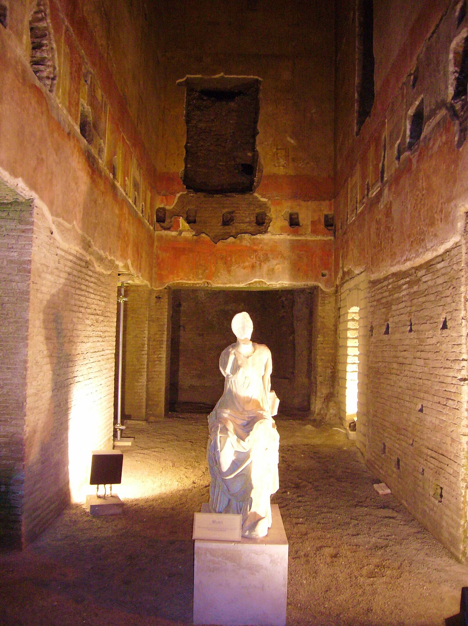domus aurea rome statues
