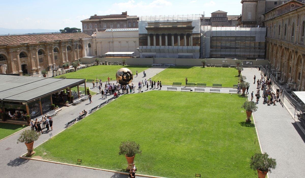 How to get to Vatican City from Colosseum guide