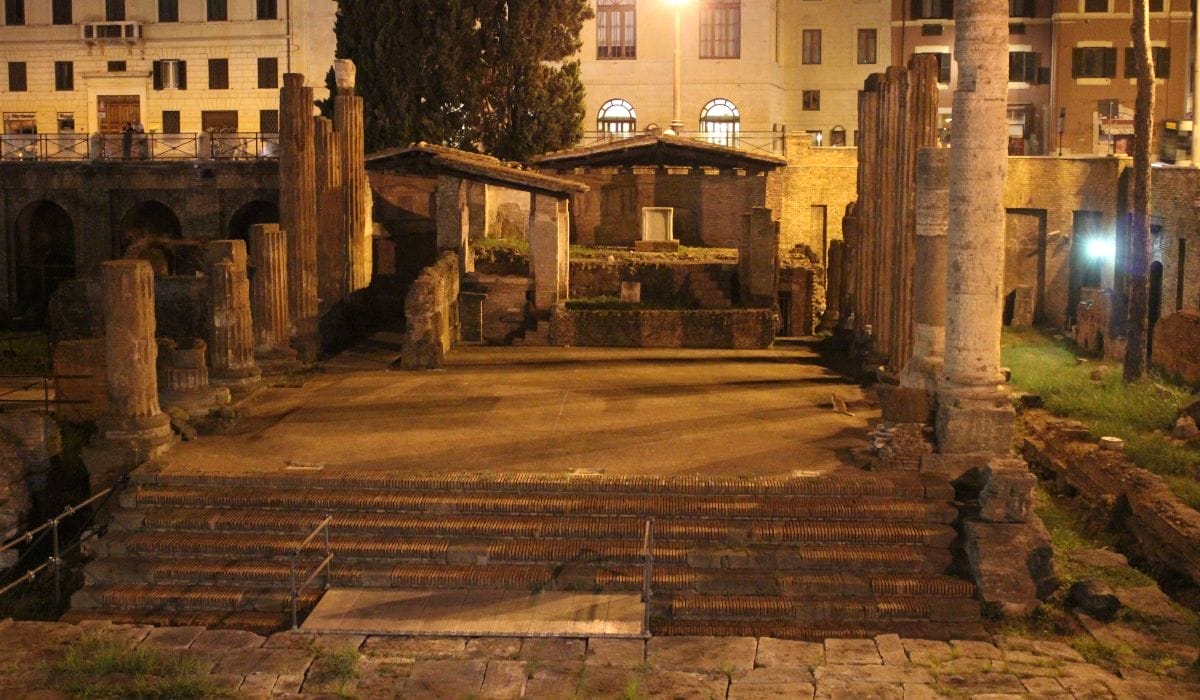 Visiting Largo Di Torre Argentina
